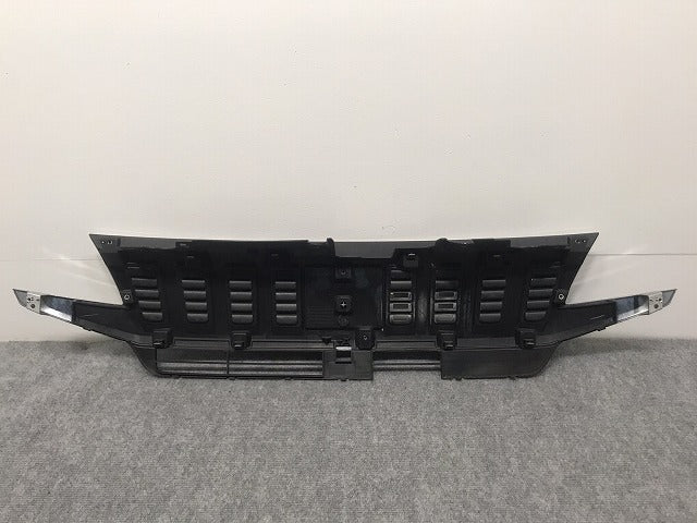 eKスペースカスタム B11A 純正 前期 フロント グリル/ラジエーターグリル カメラ穴付 6400F828 メッキ 三菱(126470)
