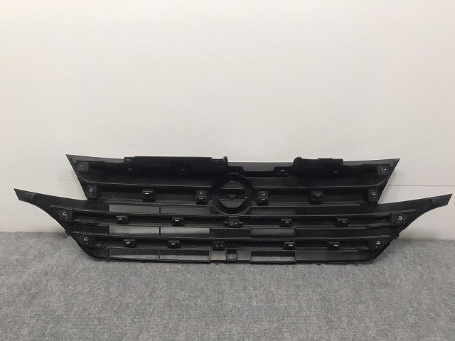 デイズ/ルークス/ハイウェイスター B21A 純正 前期 フロント グリル/ラジエーターグリル カメラ穴付 6400F829 メッキ 日産(126471)