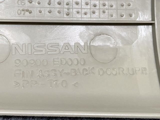 新品!ティーダ C11/JC11/NC11 純正 リア フィニッシャー/バックドアアッパー 90900 ED000 90900-ED000 ベージュ 日産(126478)