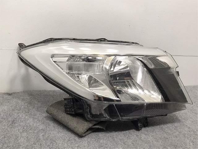 ソリオ MA26S/MA36S/MA46S 純正 右 ヘッドライト/ランプ ハロゲン レベライザー KOITO 100-59330 スズキ(126647)