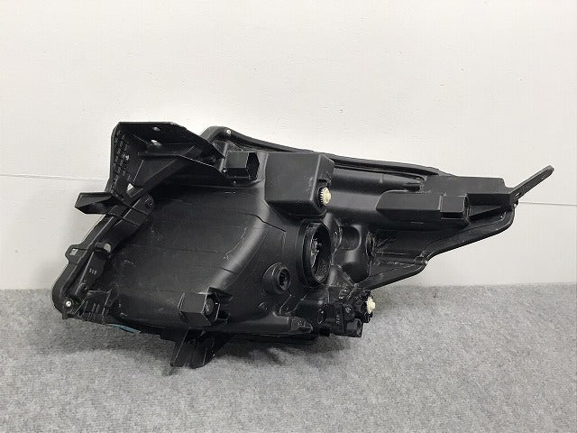 ソリオ MA26S/MA36S/MA46S 純正 右 ヘッドライト/ランプ ハロゲン レベライザー KOITO 100-59330 スズキ(126647)