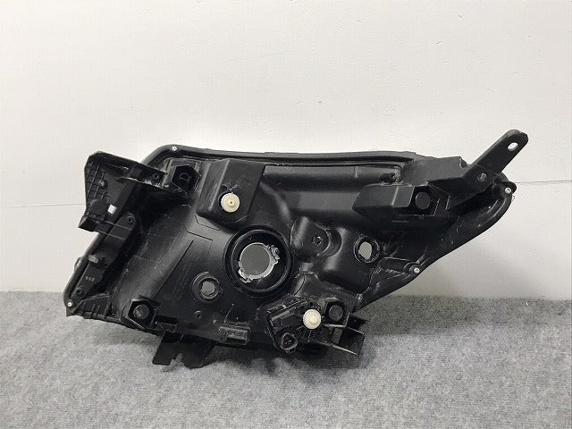 ソリオ MA26S/MA36S/MA46S 純正 右 ヘッドライト/ランプ ハロゲン レベライザー KOITO 100-59330 スズキ(126647)