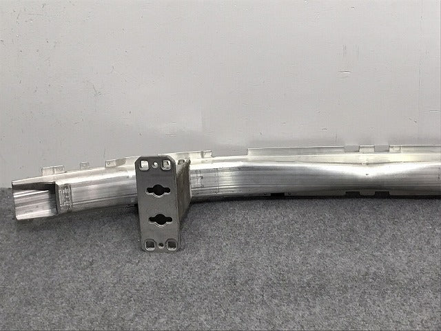 新品!5シリーズ E60/E61/2005-2010 純正 フロント ホースメント 51117178080 BMW(126823)