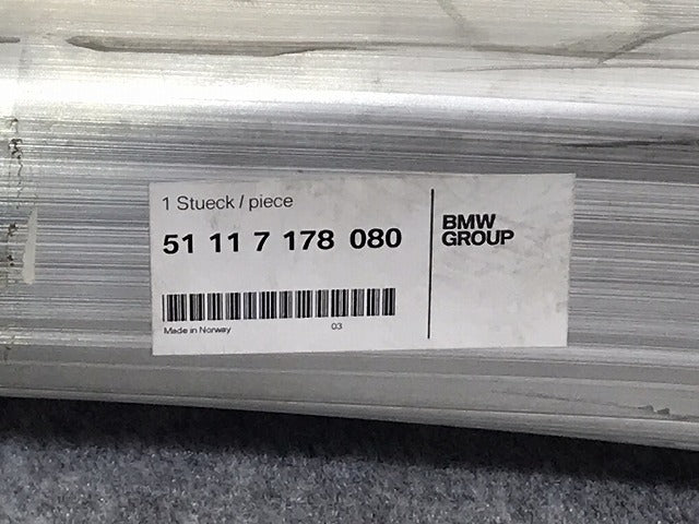 新品!5シリーズ E60/E61/2005-2010 純正 フロント ホースメント 51117178080 BMW(126823)