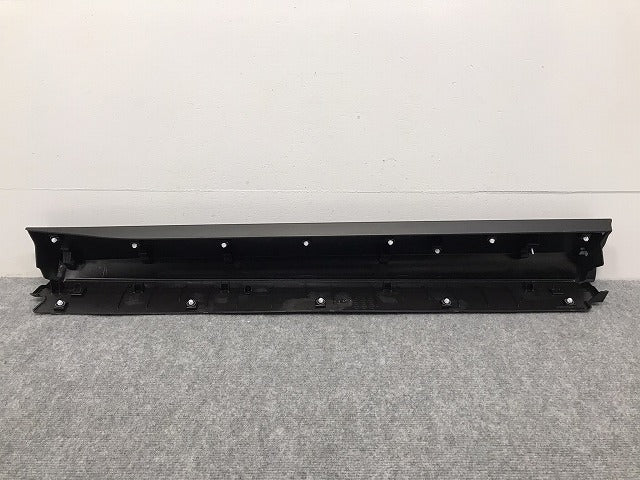 新車取り外し!クラウン/クロスオーバー TZSH35/AZSH35 純正 右フロントドア サイドパネル アンダーパネル 75073-30020 素地 トヨタ(126996)