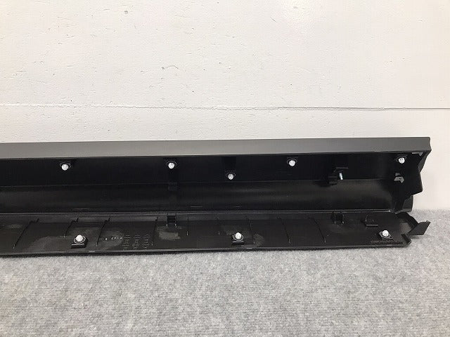新車取り外し!クラウン/クロスオーバー TZSH35/AZSH35 純正 右フロントドア サイドパネル アンダーパネル 75073-30020 素地 トヨタ(126996)