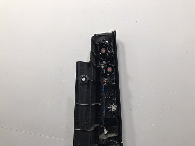 タンク/トール/ジャスティ/カスタム M900A/S/F/M910A/S/F 純正 前期 左 テールランプ/ライト/レンズ LED 刻印H KOITO 220-69045 (127142)