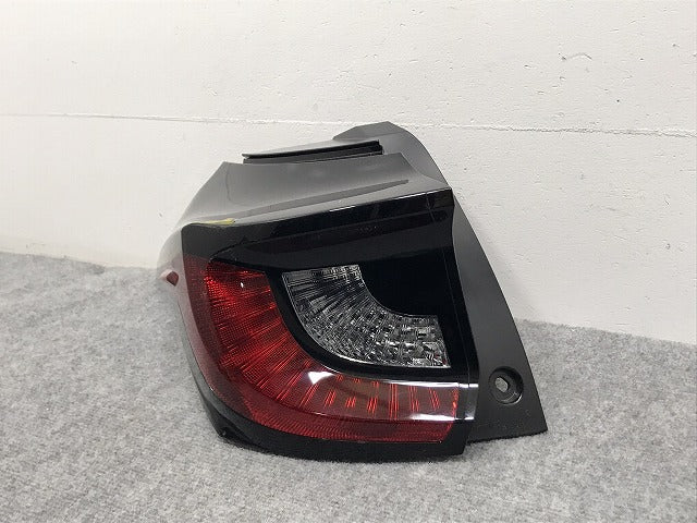 ヤリス KSP210 MXPA10/MXPA15 MXPH10/MXPH15 純正 左 テールランプ/ライト/レンズ LED 刻印2L KOITO K0-9 81561-K0010 トヨタ(127304)