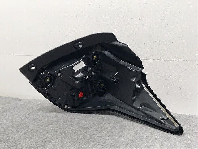 ヤリス KSP210 MXPA10/MXPA15 MXPH10/MXPH15 純正 左 テールランプ/ライト/レンズ LED 刻印2L KOITO K0-9 81561-K0010 トヨタ(127304)