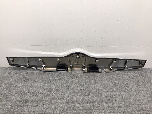 ノア NOAH/80系/ZRR80G/85G/80W/85W/ZWR80G 純正 前期 リアガーニッシュ/フィニッシャー 76811-28280/76801-28480 メッキ トヨタ(127312)