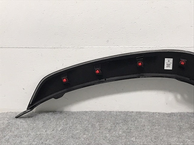 新車外し!ランドクルーザー/ランクル FJA300W/VJA300W 純正 右リア フェンダーアーチモール/オーバーフェンダー 75077-60060/1/2 ブラック 202 トヨタ(127340)