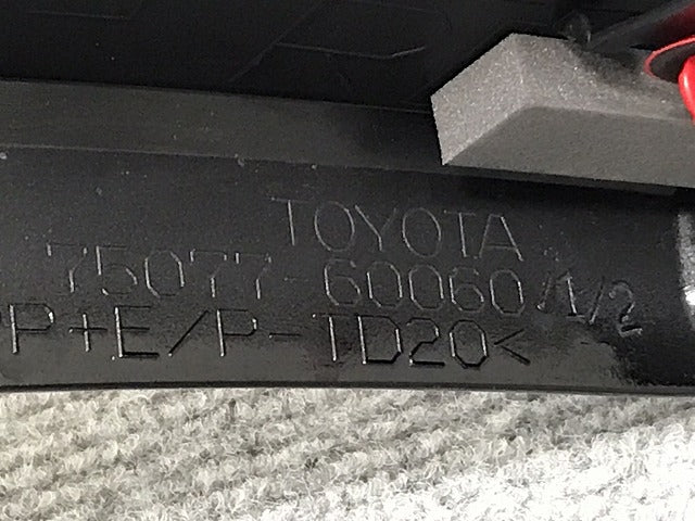 新車外し!ランドクルーザー/ランクル FJA300W/VJA300W 純正 右リア フェンダーアーチモール/オーバーフェンダー 75077-60060/1/2 ブラック 202 トヨタ(127340)