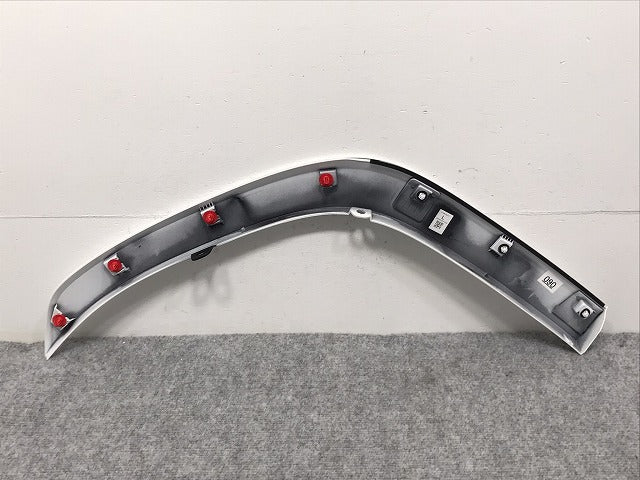 新車取り外し!ランドクルーザー/ランクル FJA300W/VJA300W 純正 左リア クォーター/オーバーフェンダー/フェンダーアーチモール 75606-60120 090 トヨタ(127342)