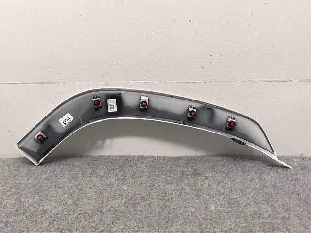 新車取り外し!ランドクルーザー/ランクル FJA300W/VJA300W 純正 左 リア フェンダーアーチモール/オーバーフェンダー 75078-60060 090 トヨタ(127355)
