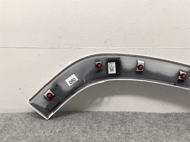 新車取り外し!ランドクルーザー/ランクル FJA300W/VJA300W 純正 左 リア フェンダーアーチモール/オーバーフェンダー 75078-60060 090 トヨタ(127355)