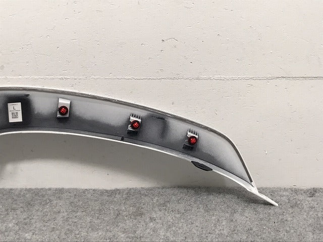新車取り外し!ランドクルーザー/ランクル FJA300W/VJA300W 純正 左 リア フェンダーアーチモール/オーバーフェンダー 75078-60060 090 トヨタ(127355)