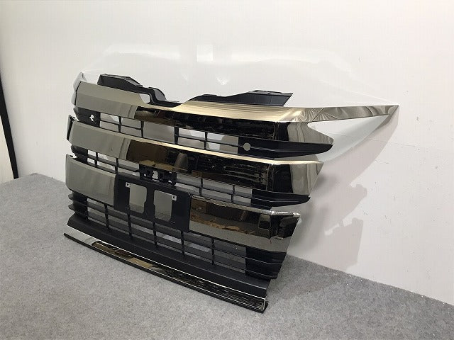 新車外し!ノア/SG/SZ 90系/ZWR90W/ZWR95W/MZRA90W/MZRA95W 純正 フロントグリル カメラ穴付 53101-V1020/53112-V1020 メッキ(127377)