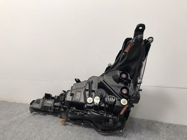 カローラ/スポーツ 210/NRE210H/NRE214H/ZWE211H 純正 右 ヘッドライト/ランプ LED 刻印N KOITO 12-612 81105-12M11 トヨタ(127461)