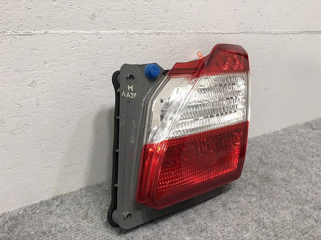 フーガ Y51/KNY51/KY51/HY51 純正 前期 右 テールランプ/フィニッシャーランプ/ライト/レンズ ハロゲン STANLEY P8642 日産(127581)