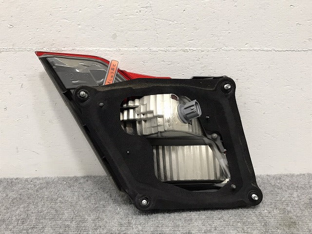 フーガ Y51/KNY51/KY51/HY51 純正 前期 右 テールランプ/フィニッシャーランプ/ライト/レンズ ハロゲン STANLEY P8642 日産(127581)