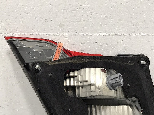 フーガ Y51/KNY51/KY51/HY51 純正 前期 右 テールランプ/フィニッシャーランプ/ライト/レンズ ハロゲン STANLEY P8642 日産(127581)