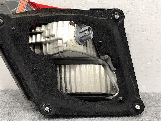フーガ Y51/KNY51/KY51/HY51 純正 前期 右 テールランプ/フィニッシャーランプ/ライト/レンズ ハロゲン STANLEY P8642 日産(127581)