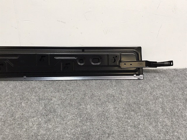新品!セレナ/ハイウェイスター C26/FPC26/NC26/FNPC26/HC26/HFC26/FNC26 純正 左 スライドドア レールカバー 77789-1VA0B 未塗装 日産(127646)