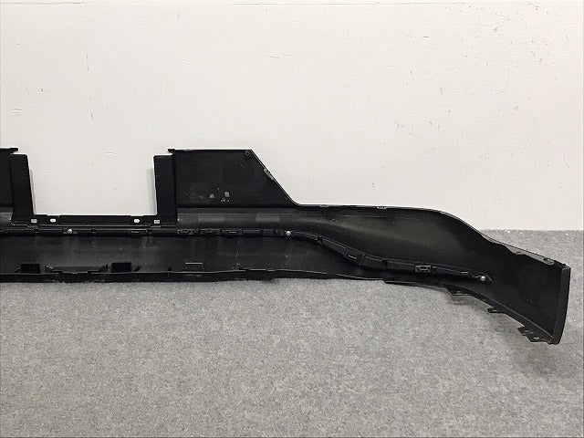 新車取り外し!クラウン/クロスオーバー TZSH35/AZSH35 純正 リア スポイラー/アンダースポイラー/ディフューザー 52169-30320/30 素地 トヨタ(127790)