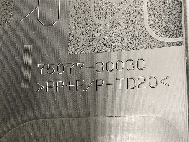 新車取り外し!クラウン/クロスオーバー TZSH35/AZSH35 純正 右リアドア サイドパネル アンダーパネル 75077-30030 素地 トヨタ(127828)