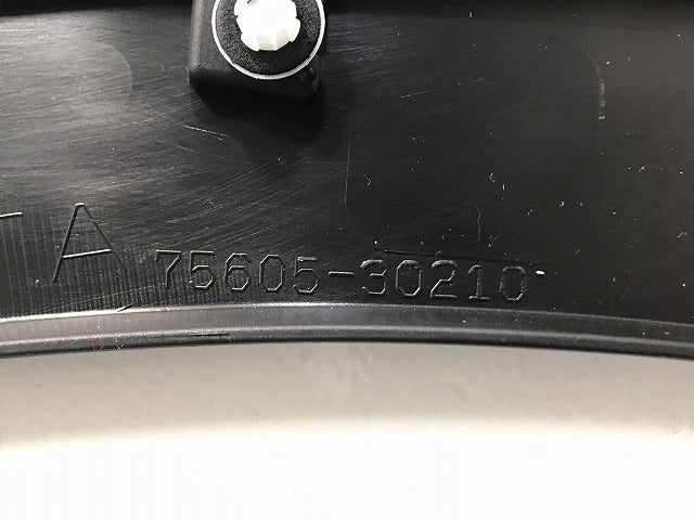 新車取り外し!クラウン/クロスオーバー TZSH35/AZSH35 純正 右リア フェンダーアーチモール/オーバーフェンダー 75605-30210 素地 トヨタ(127846)