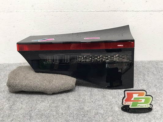 ヤリスクロス/HV MXPB10/MXPB15/MXPJ10/MXPJ15 純正 右テールランプ/フィニッシャーランプ LED 刻印V2 ICHIKOH 52-332/81580-52420(127968)