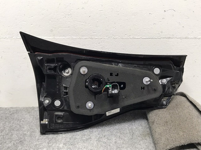 ヤリスクロス/HV MXPB10/MXPB15/MXPJ10/MXPJ15 純正 右テールランプ/フィニッシャーランプ LED 刻印V2 ICHIKOH 52-332/81580-52420(127968)