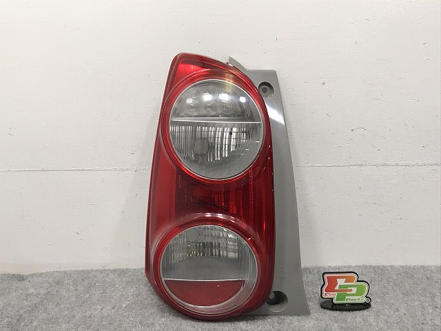 パッソ/ブーン KGC30/KGC35/NGC30/M600S/M610S 純正 前期 左 テールランプ/ライト/レンズ ハロゲン 刻印A 220-51004 81561-B1060(127969)
