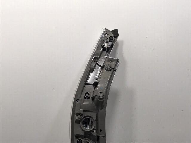 リーフ/LEAF AZE0/ZE0 純正 右 テールランプ/ライト/レンズ LED 刻印H ICHIKOH D115 日産(128228)
