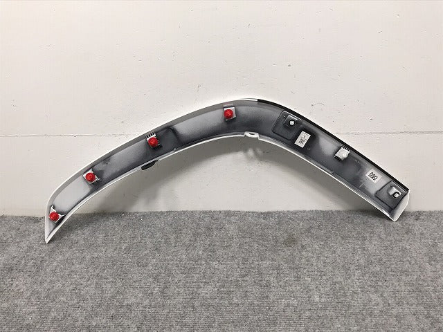 新車取り外し!ランドクルーザー/ランクル FJA300W/VJA300W 純正 左リア クォーター/オーバーフェンダー/アーチモール 75606-60120/1/2 パール 090(128378)