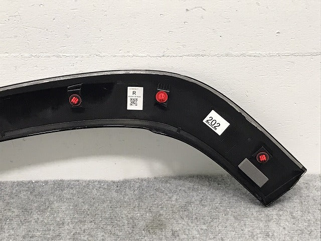 新車取り外し!ランドクルーザー/ランクル FJA300W/VJA300W 純正 右リア フェンダーアーチモール/オーバーフェンダー  75077-60060/1/2 ブラック 202(128380)