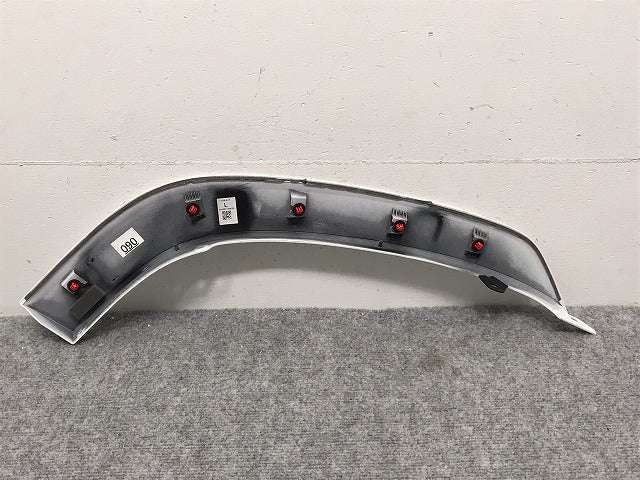 新車外し!ランドクルーザー/ランクル FJA300W/VJA300W 純正 左リア フェンダーアーチモール/オーバーフェンダー 75078-60060/1/2 ホワイトパール 090(128381)
