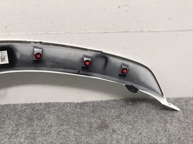 新車外し!ランドクルーザー/ランクル FJA300W/VJA300W 純正 左リア フェンダーアーチモール/オーバーフェンダー 75078-60060/1/2 ホワイトパール 090(128381)