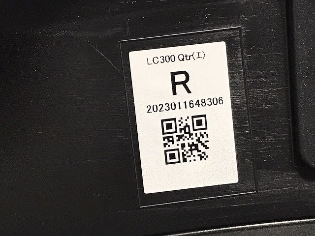 新車取り外し!ランドクルーザー/ランクル FJA300W/VJA300W 純正 右リア クォーター/オーバーフェンダー/アーチモール 75605-60120/1/2 ブラック 202(128382)