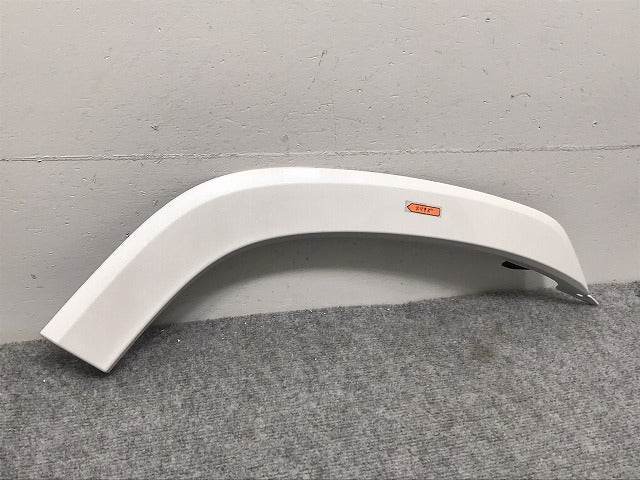 新車外し!ランドクルーザー/ランクル FJA300W/VJA300W 純正 右リア フェンダーアーチモール/オーバーフェンダー 75077-60060/1/2 ホワイトパール 090(128383)