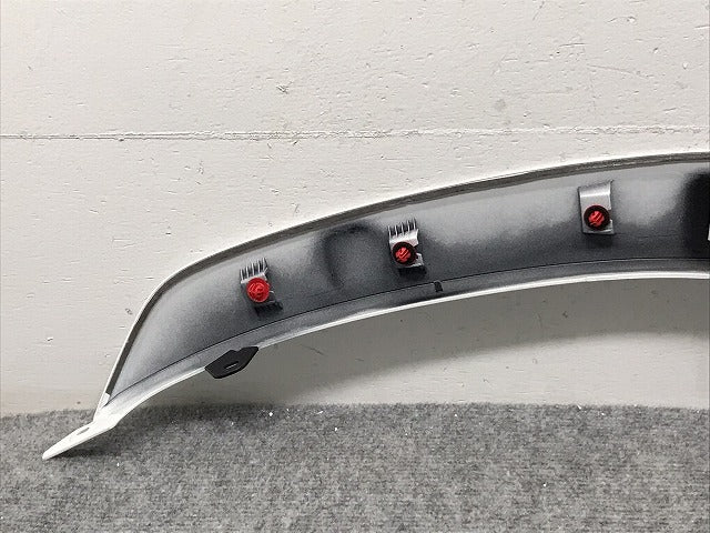 新車外し!ランドクルーザー/ランクル FJA300W/VJA300W 純正 右リア フェンダーアーチモール/オーバーフェンダー 75077-60060/1/2 ホワイトパール 090(128383)