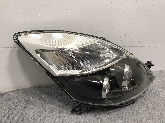 アイシス プラタナ ZGM10W/ZGM15W/ZGM11W 純正 後期 右 ヘッドライト/ランプ キセノン HID AFS無 レベライザー 刻印H KOITO 44-72(128649)