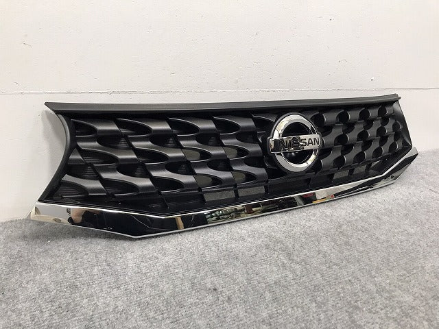 新品!デイズ B21W 純正 前期 フロント グリル/ラジエーターグリル 7450A838/855 62300-6A04E 日産(128938)