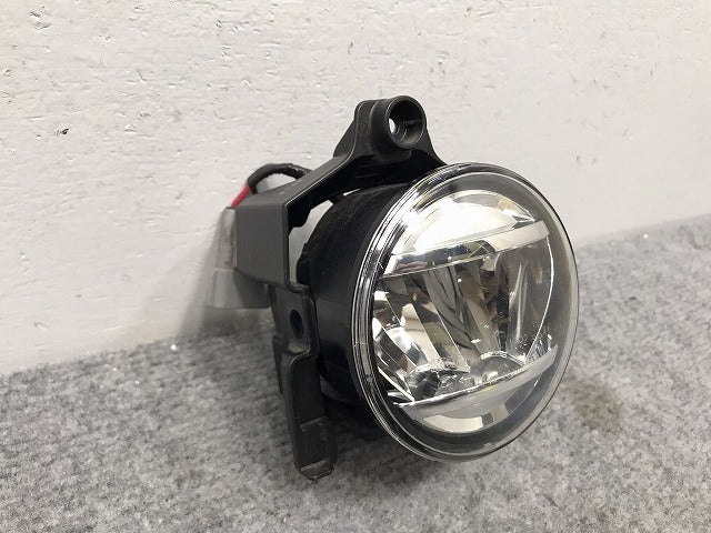 ダイハツ/トヨタ/ホンダ/スバル/スズキ 汎用 LA150S LA800S/M900A/ZN6/JF1/ZC6/MK53S MR52S 純正 右 フォグランプ LED 114-11092R(129197)