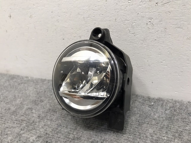 ダイハツ/トヨタ/ホンダ/スバル/スズキ 汎用 LA150S LA800S/M900A/ZN6/JF1/ZC6/MK53S MR52S 純正 右 フォグランプ LED 114-11092R(129197)
