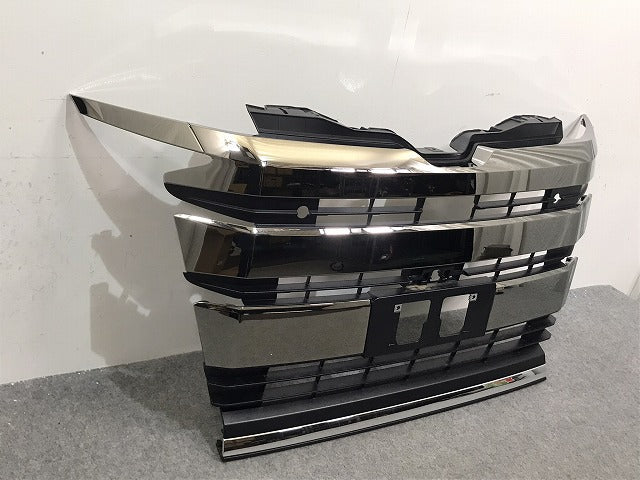 新車取り外し!ノア/SG/SZ 90系/ZWR90W/ZWR95W/MZRA90W/MZRA95W 純正 フロント グリル カメラ穴付 53101-V1020/53112-V1020(129291)