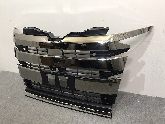 新車取り外し!ノア/SG/SZ 90系/ZWR90W/ZWR95W/MZRA90W/MZRA95W 純正 フロント グリル カメラ穴付 53101-V1020/53112-V1020(129291)