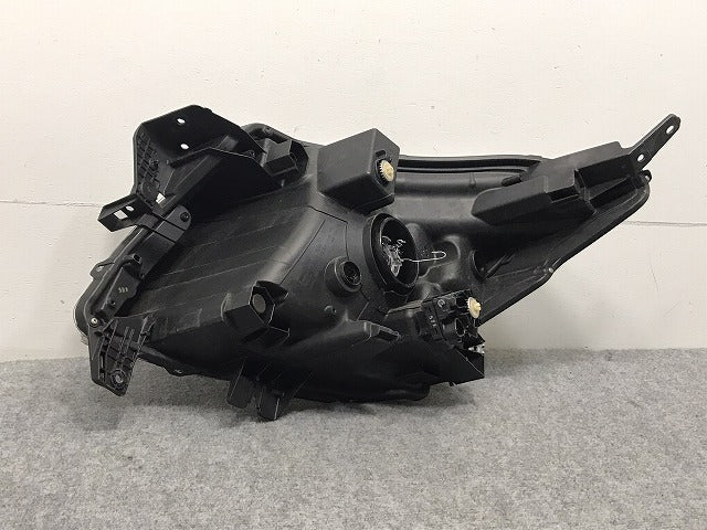 ソリオ MA26S/MA36S/MA46S 純正 右 ヘッドライト/ランプ ハロゲン レベライザー KOITO 100-59330 スズキ(129300)