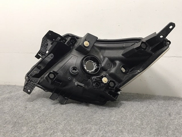 ソリオ MA26S/MA36S/MA46S 純正 右 ヘッドライト/ランプ ハロゲン レベライザー KOITO 100-59330 スズキ(129300)