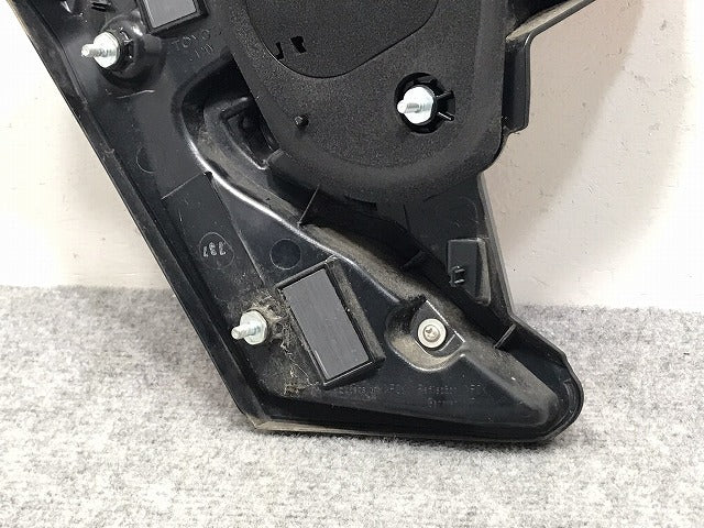 C-HR/CHR ZYX10/ZYX11/NGX50/NGX10 純正 右 テールランプ/フィニッシャーランプ/内側 ハロゲン KOITO 10-104 81581-10011 トヨタ(129380)